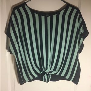 Front knot tie top